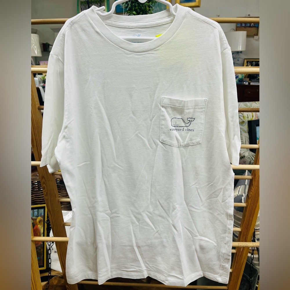Vineyard Vines tshirt